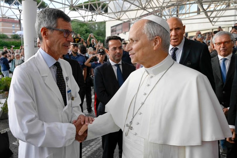 “No hay motivos clínicos para que no se pueda realizar el viaje a Sudamérica”, consideró el cirujano del papa León XIV IMG 7897