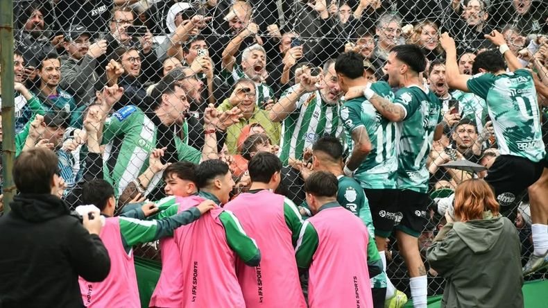Histórico ascenso de Excursionistas: goleó a Italiano, se coronó campeón y jugará en la segunda división tras 54 años IMG 8248