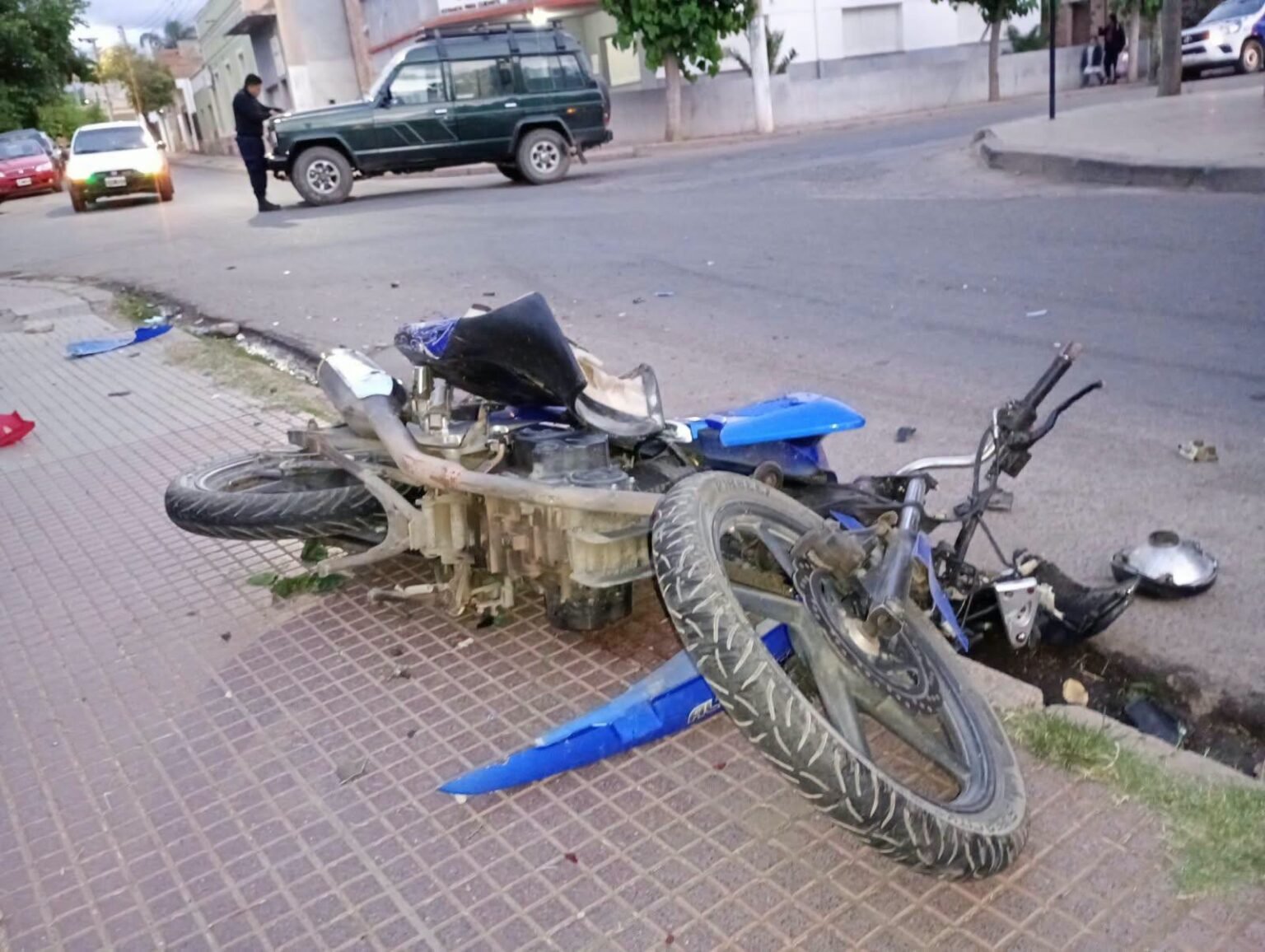 Motociclista sufrió fractura de tibia en violento choque en la zona céntrica de Chilecito WhatsApp Image 2026 10 09 at 9.37.19 AM