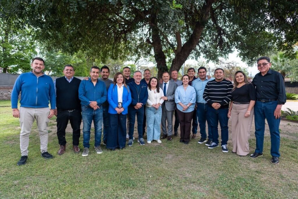 Quintela reunió a los intendentes para consolidar una agenda de trabajo frente al contexto nacional WhatsApp Image 2026 10 20 at 5.42.51 PM 1